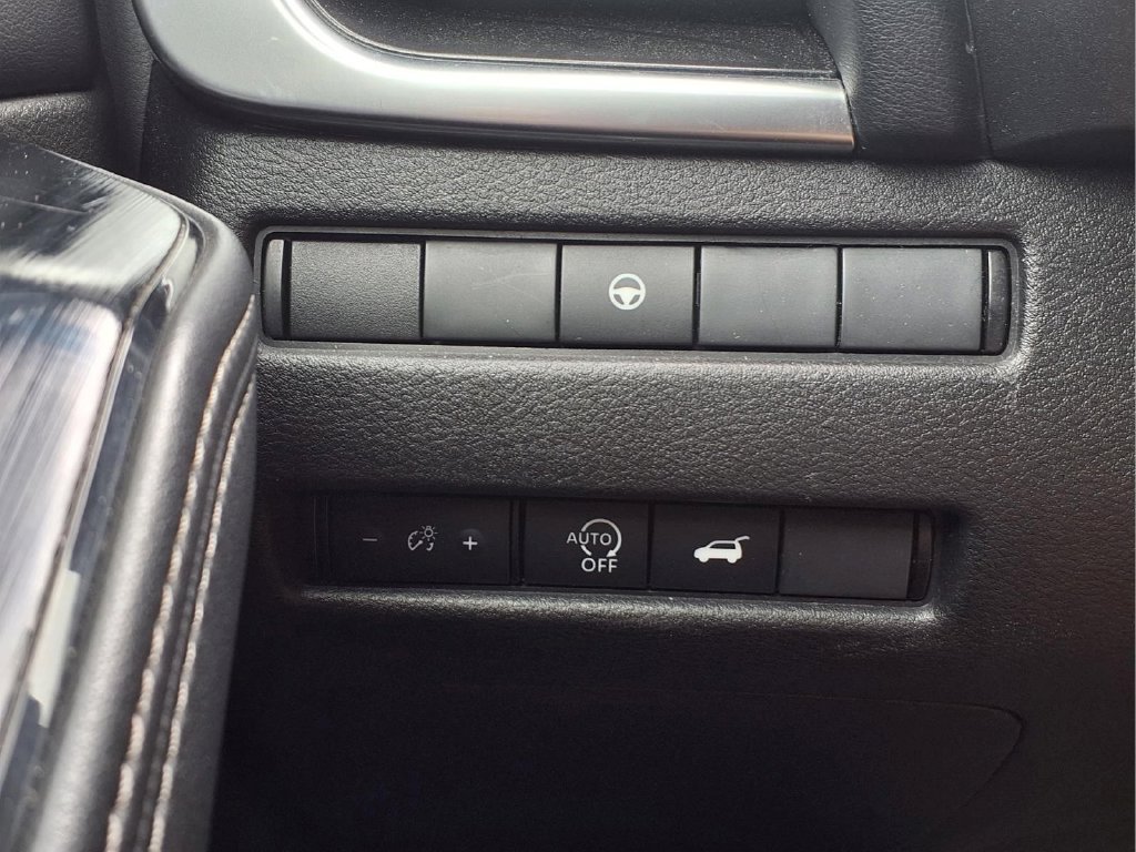 Used 2024 Nissan Rogue SV FWD image 11