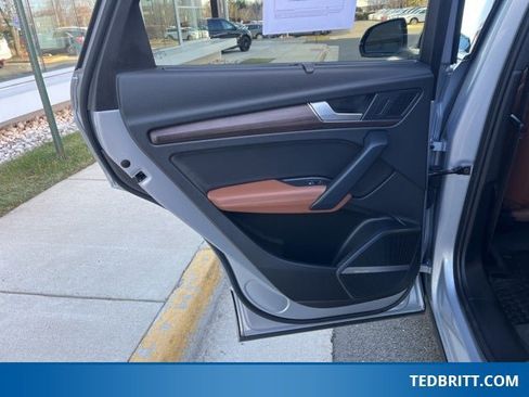 Used 2022 Audi Q5 2.0T Prestige w/ Prestige Package image 18