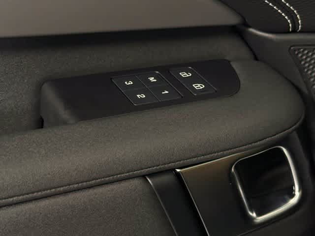 New 2026 Land Rover Discovery Limited Edition AWD/4WD image 14