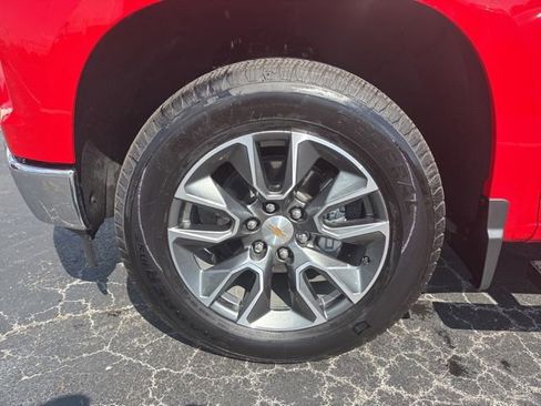 Used 2025 Chevrolet Silverado 1500 LT image 9