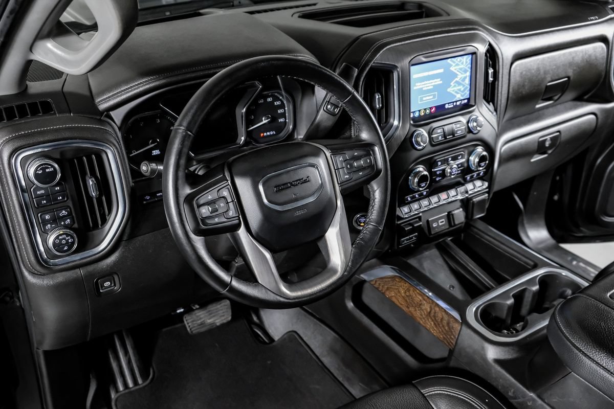 Used 2022 GMC Sierra 2500 Denali w/ Denali Black Diamond Edition AWD/4WD image 15