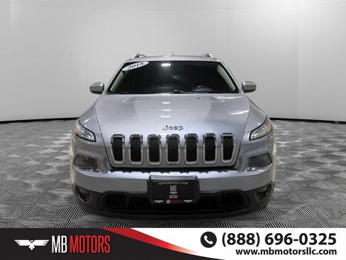 Used 2018 Jeep Cherokee Latitude w/ Cold Weather Group image 10