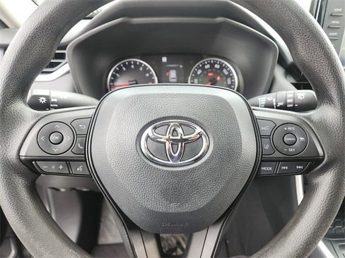 Used 2022 Toyota RAV4 XLE image 23
