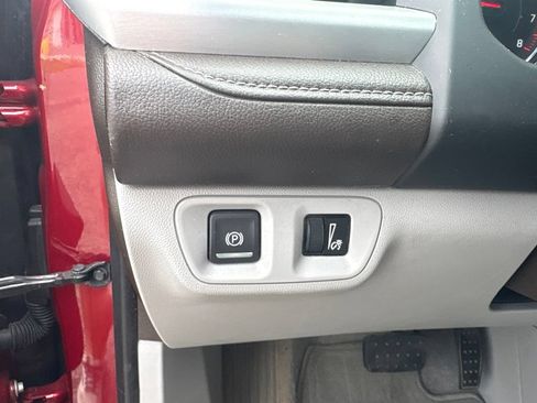 Used 2021 GMC Acadia SLT w/ LPO, Floor Liner Package FWD image 16