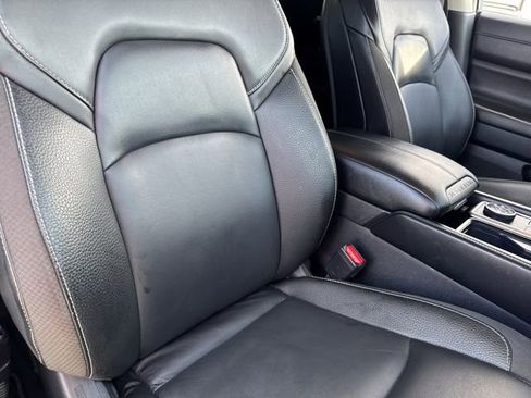 Used 2024 Nissan Pathfinder SL w/ Black Appearance Package image 27