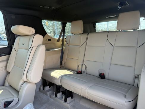 Used 2021 Cadillac Escalade ESV Premium Luxury image 19