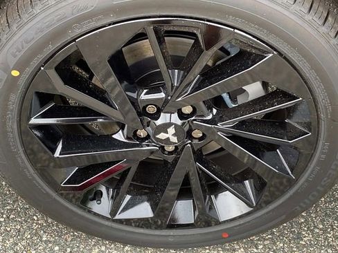 New 2025 Mitsubishi Outlander 4WD Plug-In Hybrid image 6