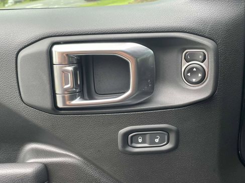 New 2025 Jeep Gladiator Sport image 27