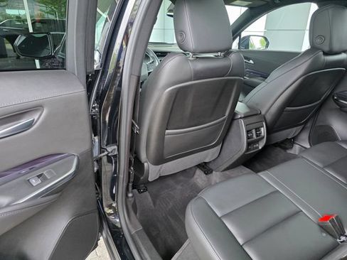 Used 2023 Cadillac XT4 Luxury w/ Cold Weather Package AWD/4WD image 19