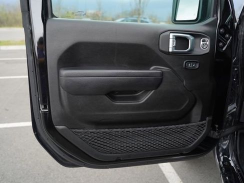 Used 2023 Jeep Gladiator Sport image 14