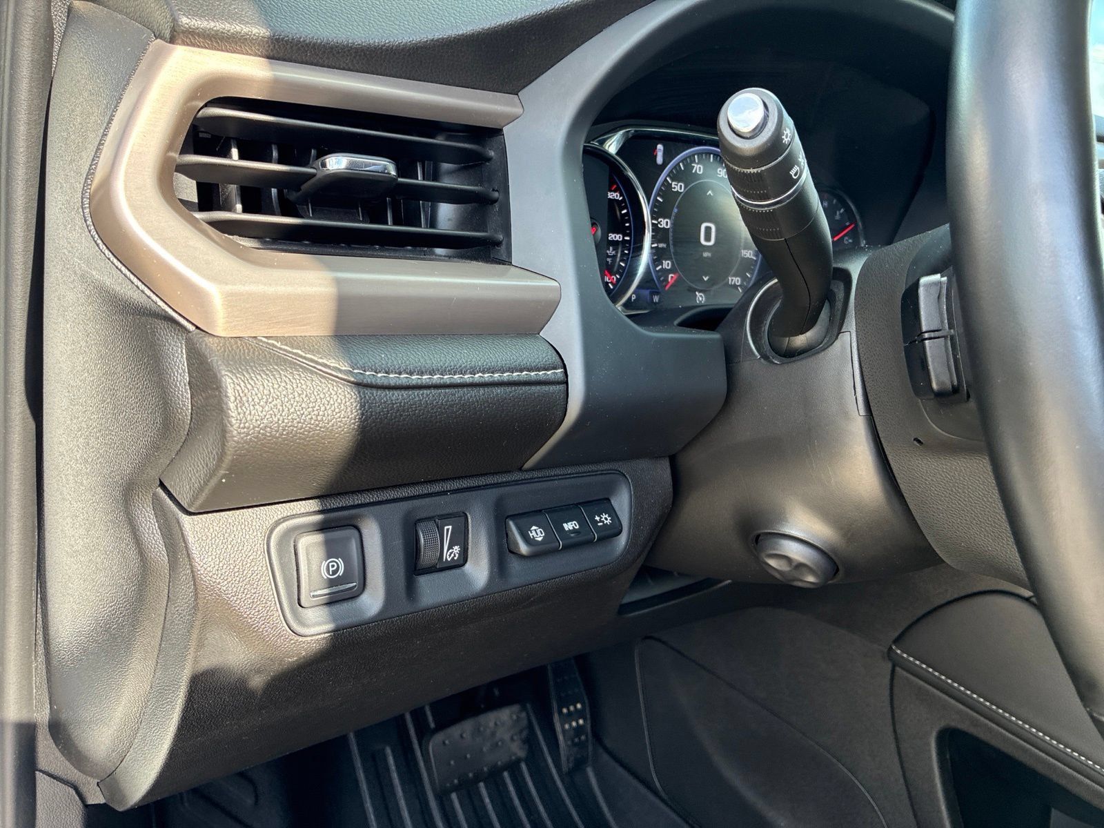 Used 2023 GMC Acadia Denali FWD image 27