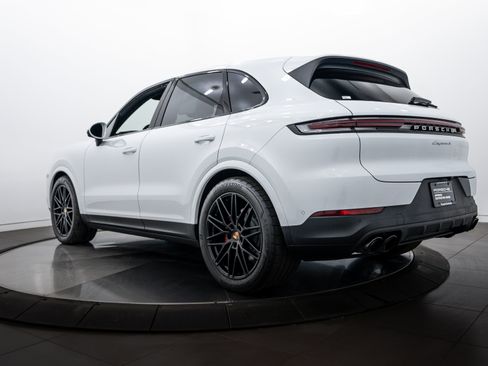 Certified 2025 Porsche Cayenne S image 3