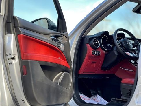 Used 2020 Alfa Romeo Stelvio Ti w/ Nero Edizione image 10