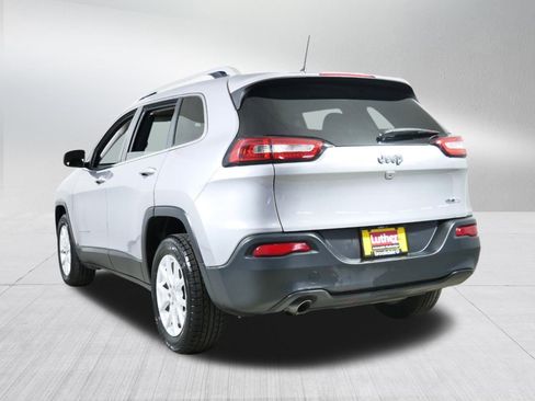 Used 2018 Jeep Cherokee Latitude Plus w/ Cold Weather Group image 5