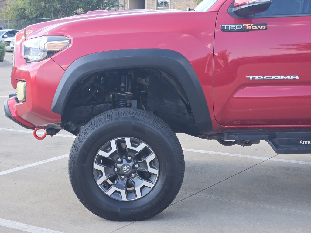 Used 2022 Toyota Tacoma TRD Off-Road AWD/4WD image 9
