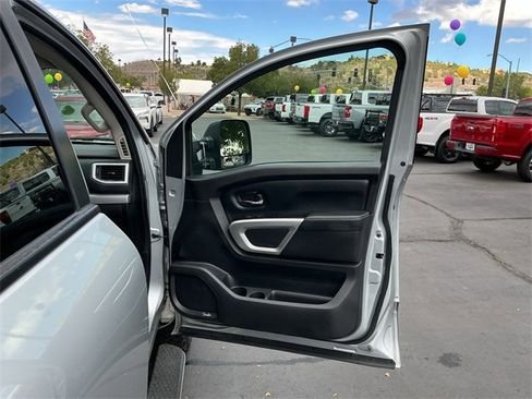 Used 2019 Nissan Titan PRO-4X w/ Pro-4x Convenience Package image 18