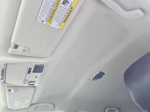 Used 2017 Subaru Outback 2.5i Premium image 30