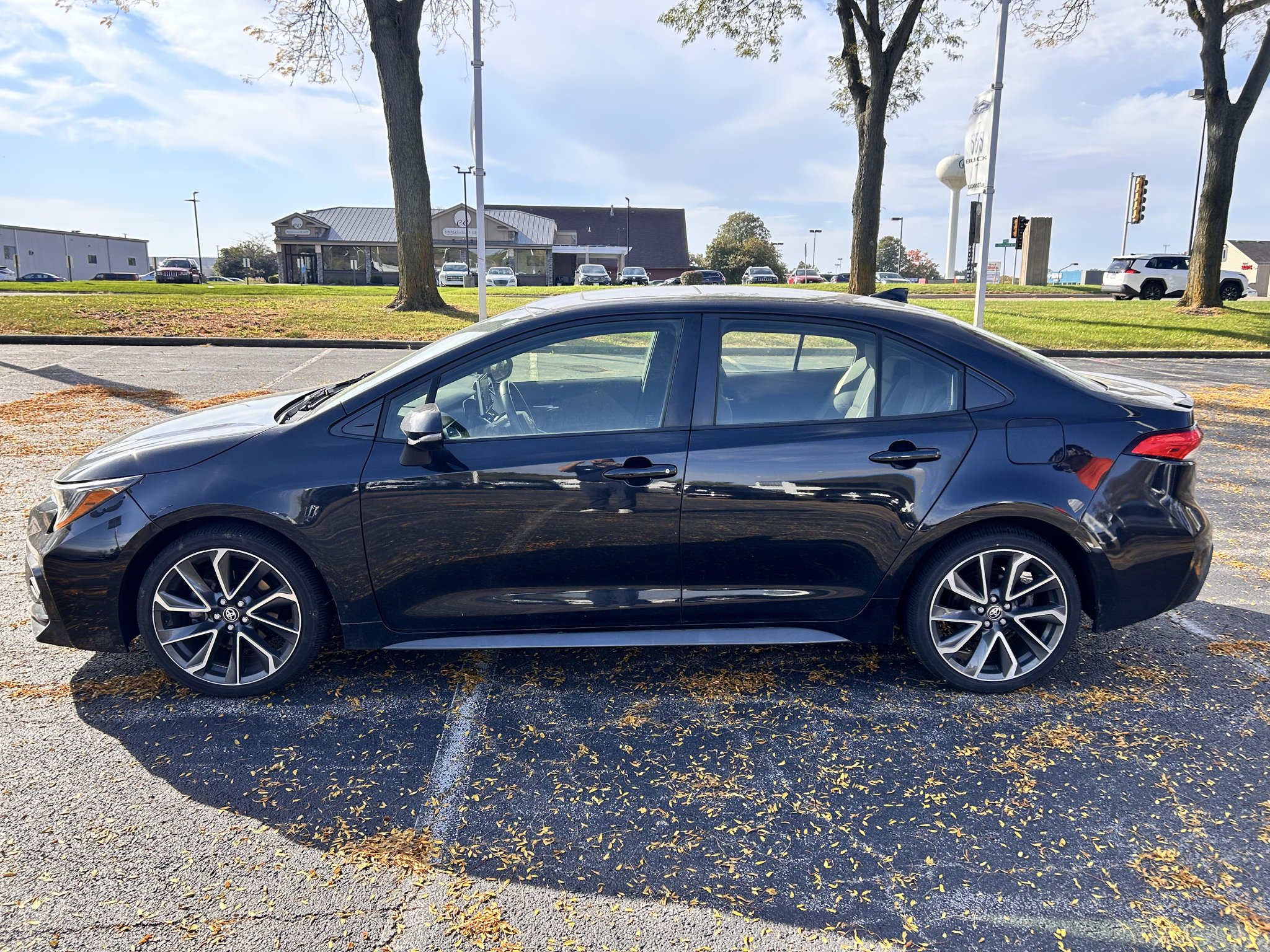 Used 2021 Toyota Corolla SE w/ SE Premium Package FWD image 1