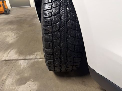 Used 2017 Jaguar F-PACE Premium image 27