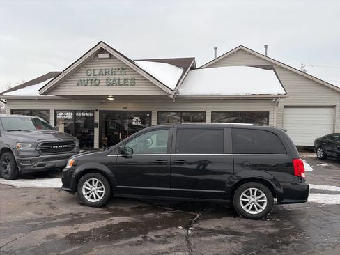 Used 2018 Dodge Grand Caravan SXT image 1