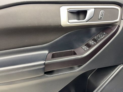 Used 2020 Ford Explorer XLT AWD/4WD image 34