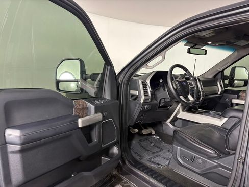 Used 2017 Ford F250 Lariat w/ Lariat Value Package AWD/4WD image 9