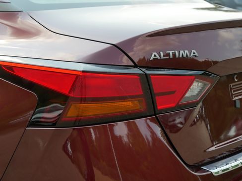 Certified 2023 Nissan Altima 2.5 SV w/ SV Premium Package AWD/4WD image 17