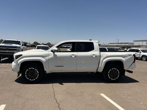 Used 2026 Toyota Tacoma TRD Sport RWD image 2