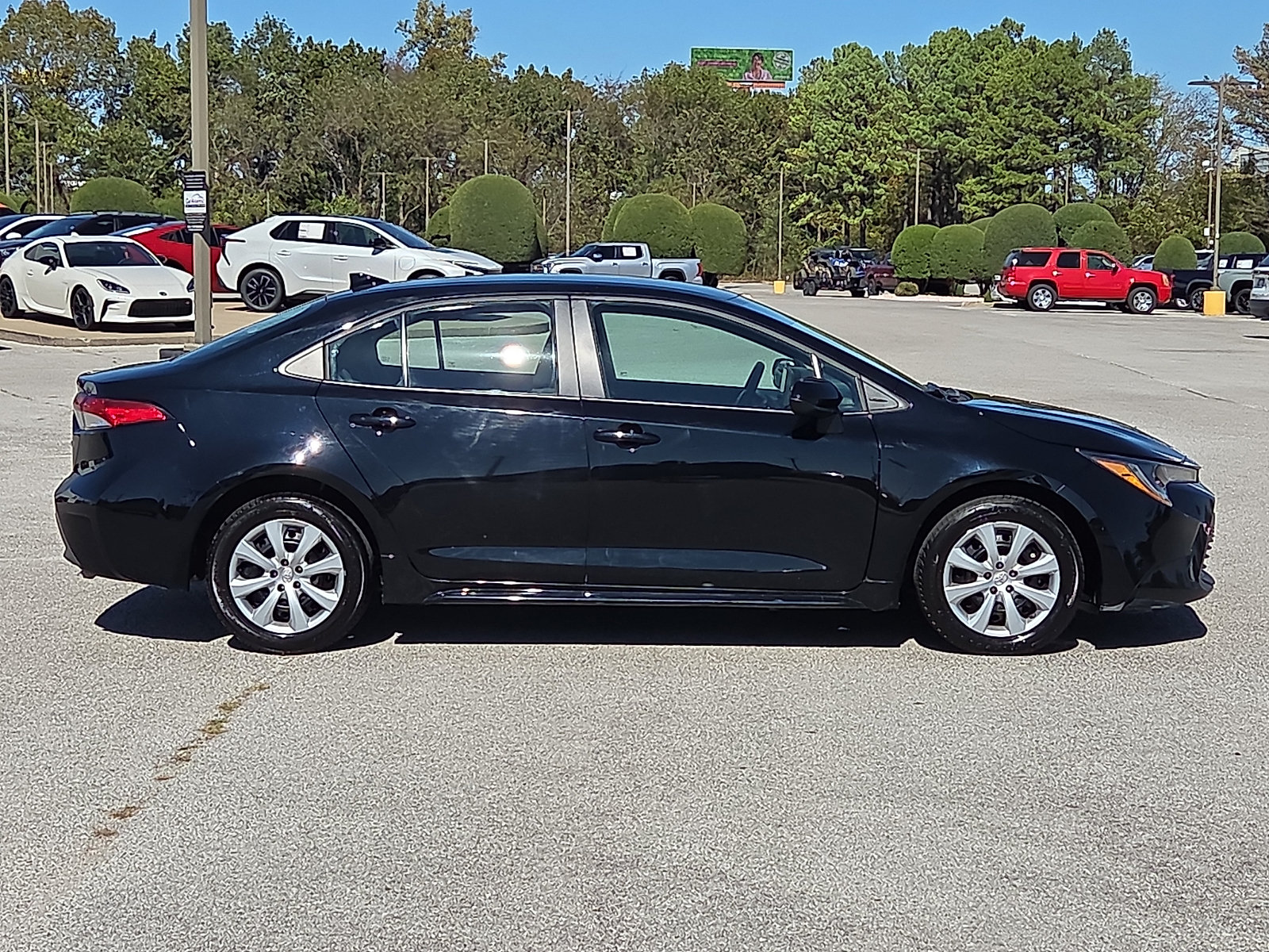 Used 2025 Toyota Corolla LE FWD image 6