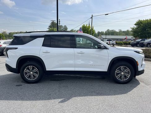 New 2025 Chevrolet Traverse LT image 10