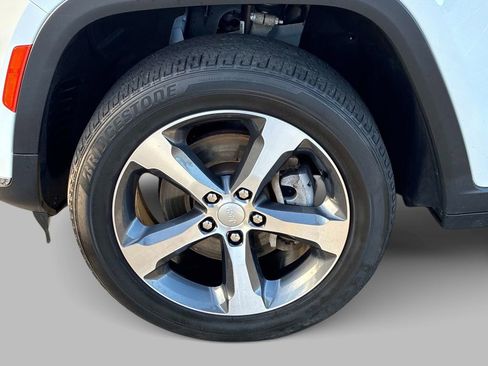 Used 2023 Jeep Grand Cherokee L Limited AWD/4WD image 21