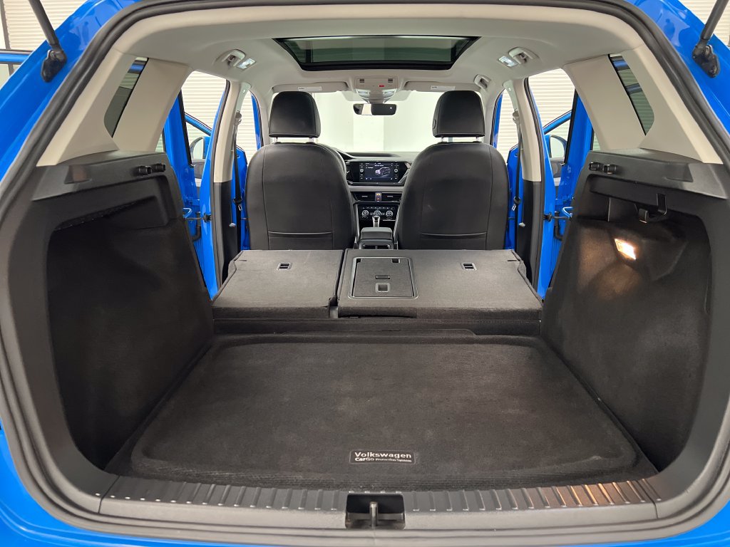 Used 2022 Volkswagen Taos SEL w/ Panoramic Sunroof Package AWD/4WD image 36