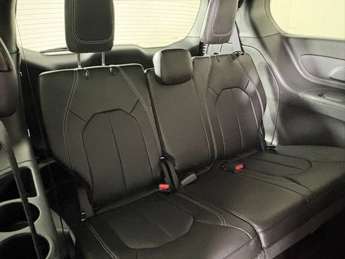 New 2026 Chrysler Pacifica Select FWD image 18