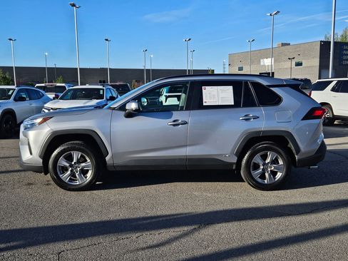 Used 2022 Toyota RAV4 XLE w/ Convenience Package image 7