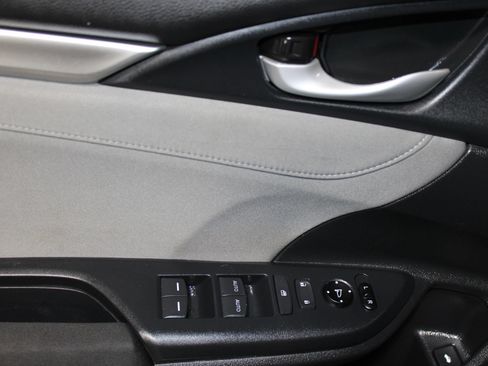 Used 2018 Honda Civic EX image 9