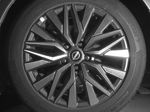 Used 2025 Nissan Altima 2.5 SV FWD image 14