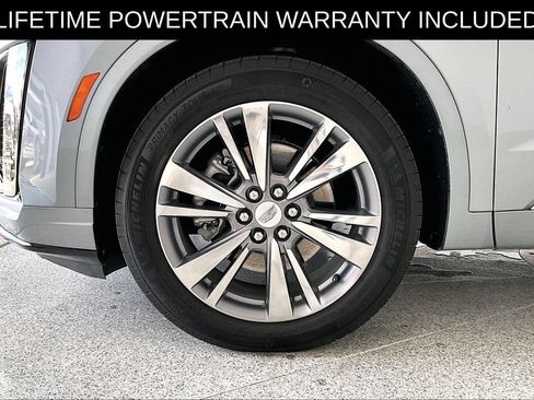 Used 2025 Cadillac XT6 Premium Luxury FWD image 12