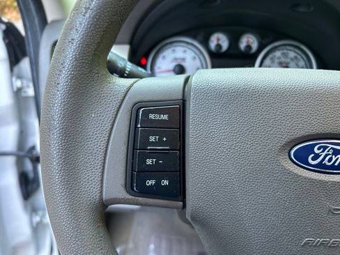 Used 2009 Ford Focus SE FWD image 19