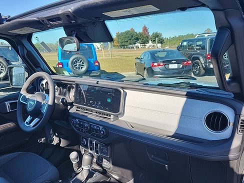 Certified 2024 Jeep Wrangler Sahara image 5