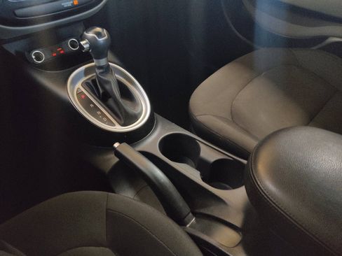 Used 2019 Kia Soul FWD image 26