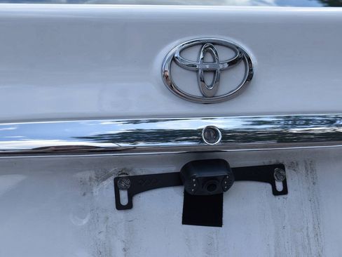 Used 2004 Toyota Camry XLE w/ VSC & Side Airbag Pkg FWD image 11