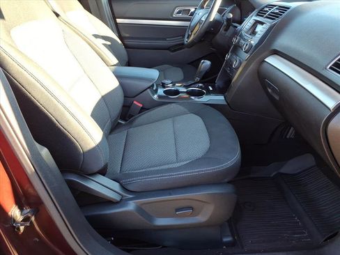 Certified 2019 Ford Explorer XLT image 9