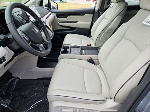 New 2026 Honda Odyssey Touring image 7