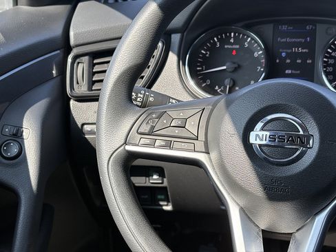 Used 2018 Nissan Rogue SV AWD/4WD image 21