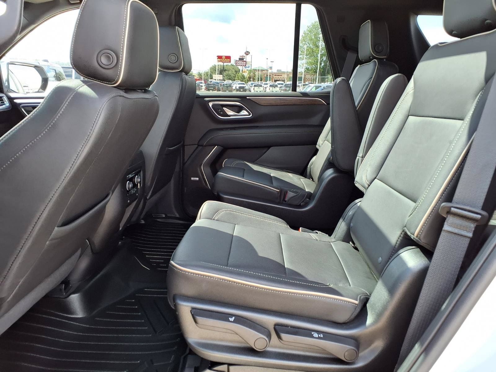Used 2023 Chevrolet Tahoe Premier RWD image 16