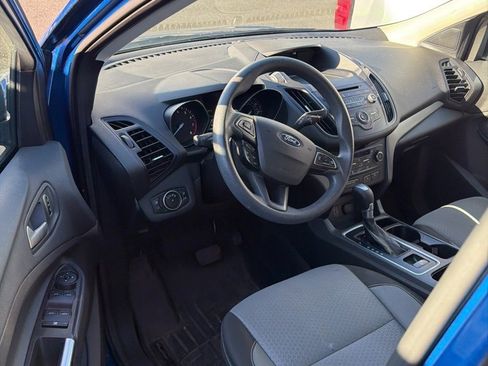 Used 2017 Ford Escape SE image 2