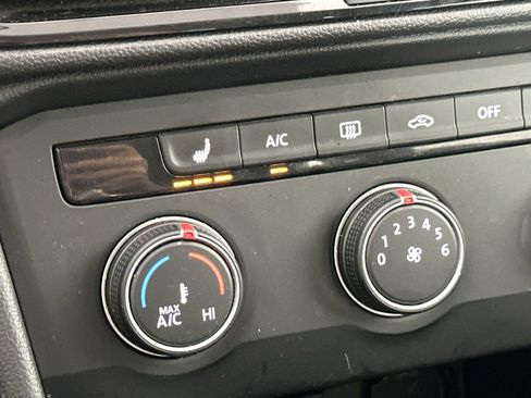 Used 2022 Volkswagen Taos SE image 19