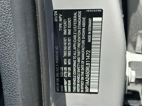 Certified 2024 Porsche Macan AWD/4WD image 29