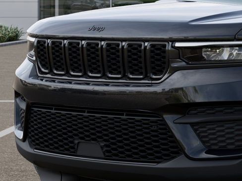 New 2025 Jeep Grand Cherokee Altitude image 12