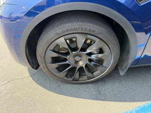 Used 2023 Tesla Model Y Long Range AWD/4WD image 4